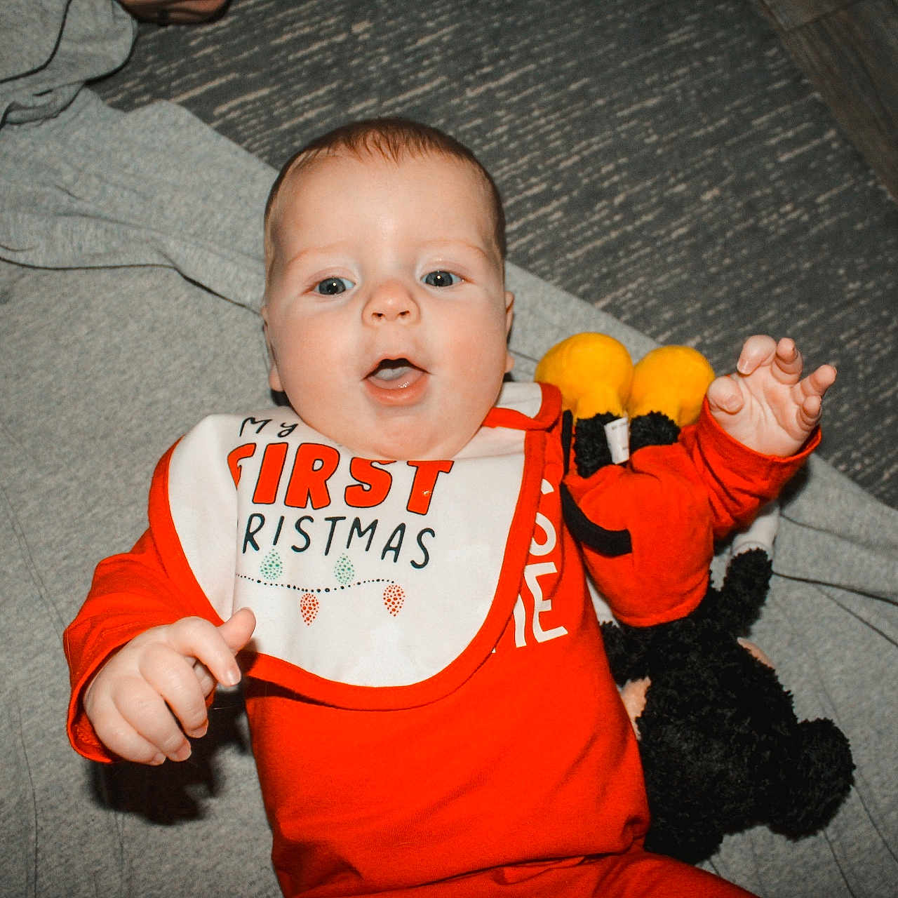 Gabriel is registered to the contest to win money with this photo: baby, babylaughing, bodypart, clothing, couch, face, finger, footwear, furniture, hand, happy, head, laughing, person, photography, portrait, shoe, smile, t_shirt, toy
