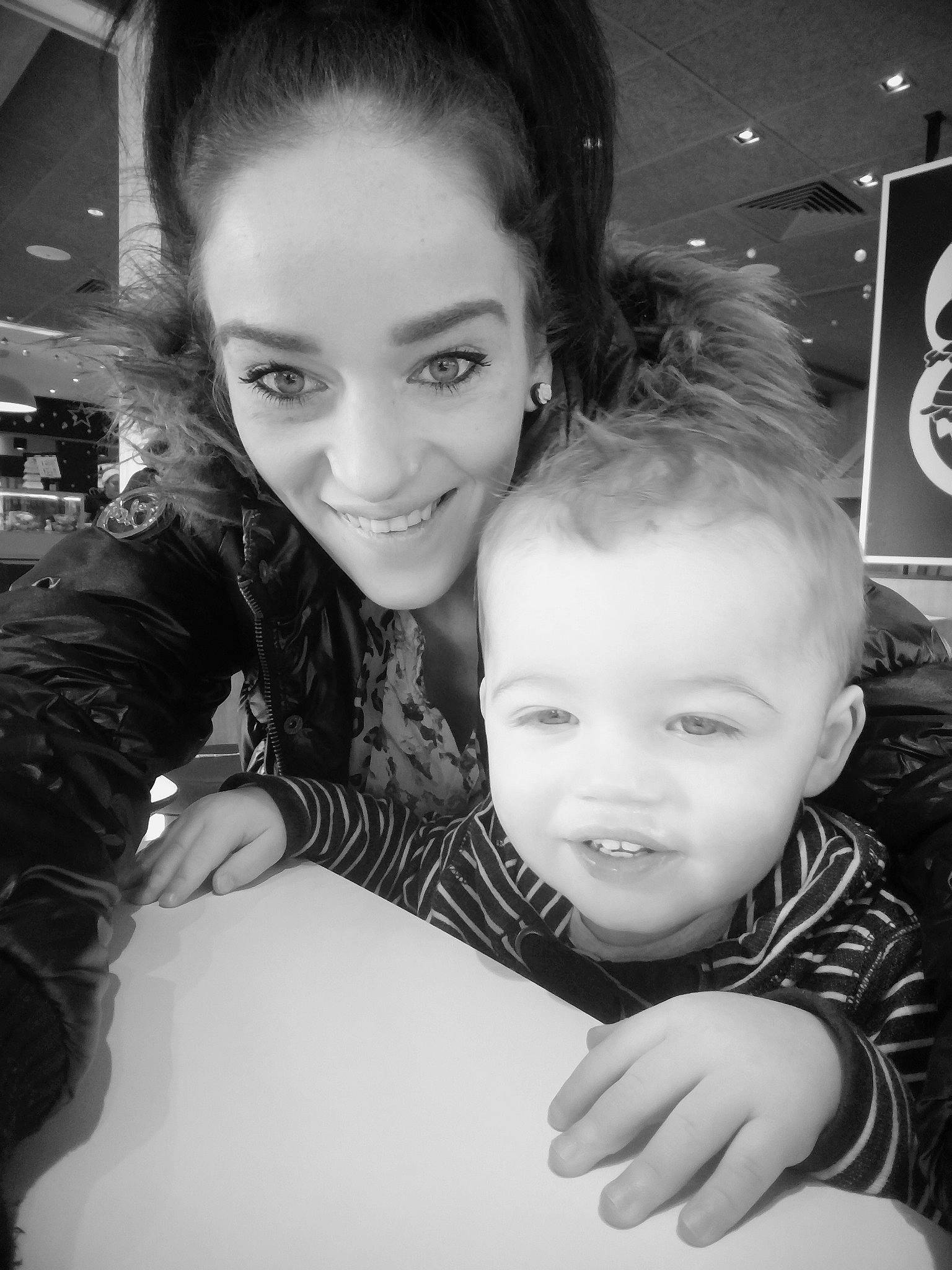 Rayann participe au concours pour gagner de l'argent avec cette photo : beauty, black, black_and_white, child, day, emotion, eye, face, facial_expression, fun, girl, joy, monochrome, monochrome_photography, person, photograph, photography, skin, smile, snapshot