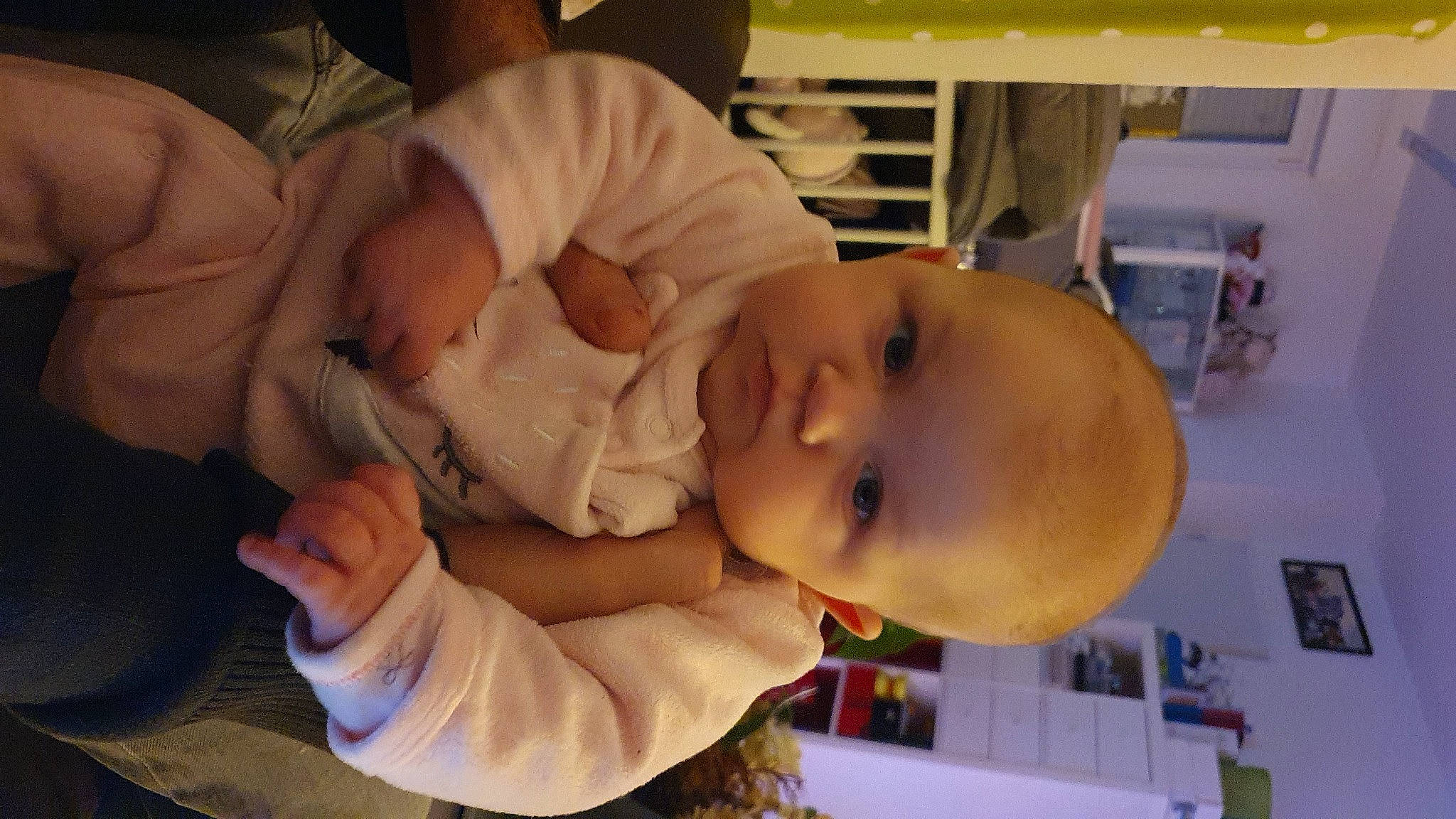 Thais participe au concours pour gagner de l'argent avec cette photo : baby, baby_products, baby_toddler_clothing, cheek, child, finger, nail, person, skin, thumb, toddler