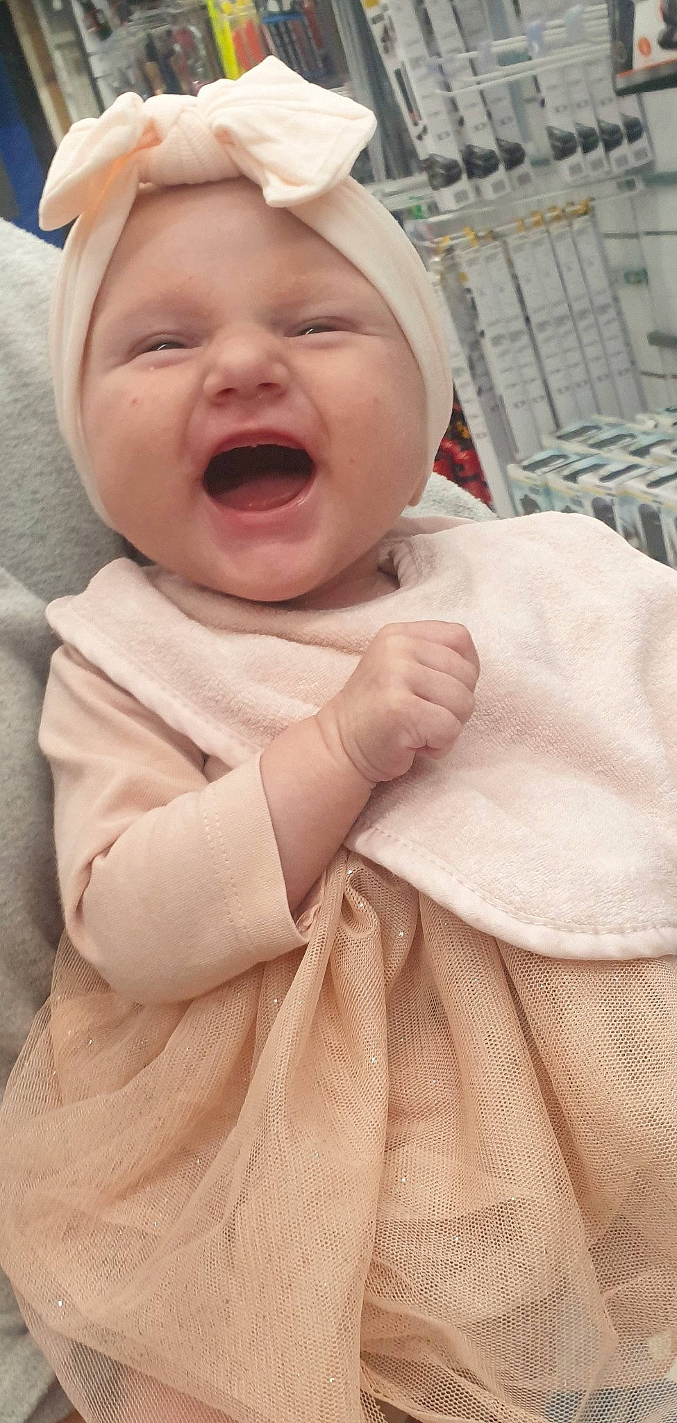 Cataleyah a rejoint le concours — aidez-le/la à gagner de superbes lots ! baby, baby_laughing, baby_toddler_clothing, cheek, child, chin, comfort, eyebrow, facial_expression, gesture, happy, headwear, linens, lip, mouth, nose, person, pink, skin, sleeve