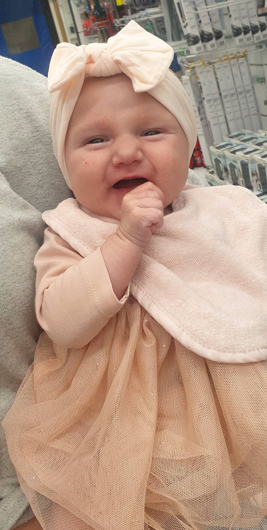 Cataleyah a rejoint le concours — aidez-le/la à gagner de superbes lots ! baby, baby_products, baby_toddler_clothing, cheek, child, comfort, eyebrow, face, happy, hat, headwear, linens, lip, mouth, nose, person, pink, skin, sleeve, smile