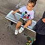 Soane a rejoint le concours — aidez-le/la à gagner de superbes lots ! child, mickey_mouse, tshirt, bench, metal_bench, sidewalk, street, adult, footwear, yellow_slippers, socks, shorts, curly_hair, outdoor, waiting, reflection, casual_clothing, urban, pavement, daytime