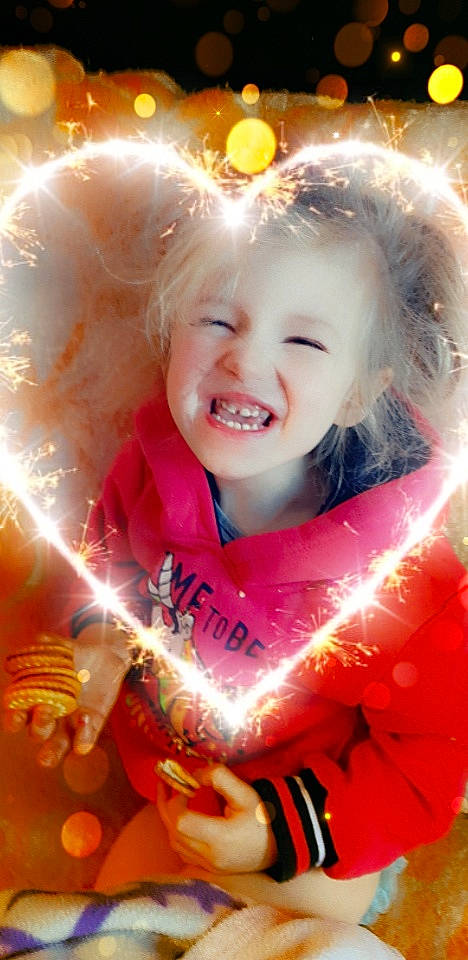 Elena participe au concours pour gagner de l'argent avec cette photo : beauty, child, facial_expression, fictional_character, fun, happy, joy, laugh, love, orange, person, photography, photomontage, smile, toddler