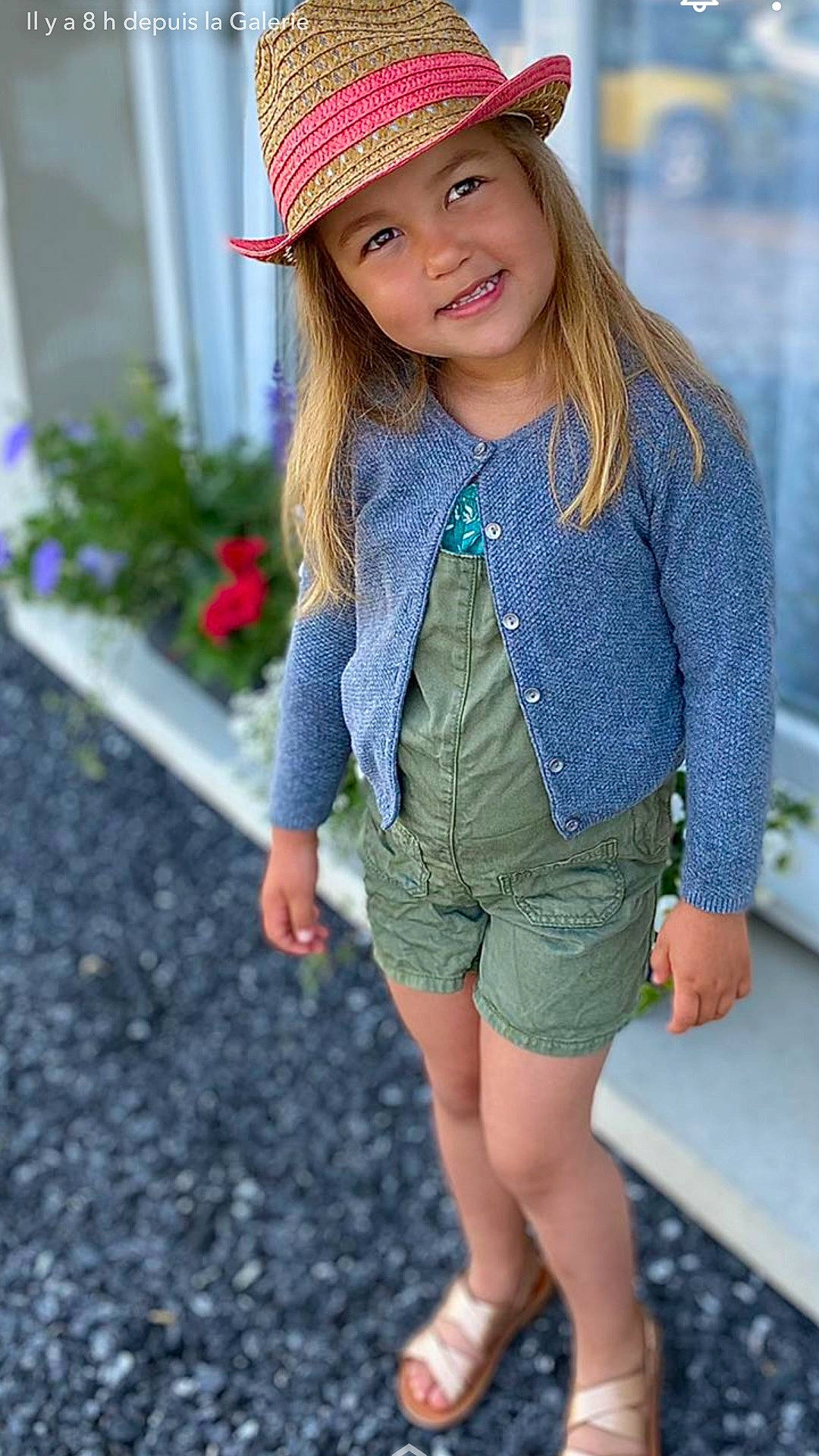 Ambre participe au concours pour gagner de l'argent avec cette photo : cap, cool, face, hairstyle, hat, headwear, joy, neck, outerwear, person, photograph, pink, shorts, sleeve, smile, standing, street_fashion, style, sun_hat, textile