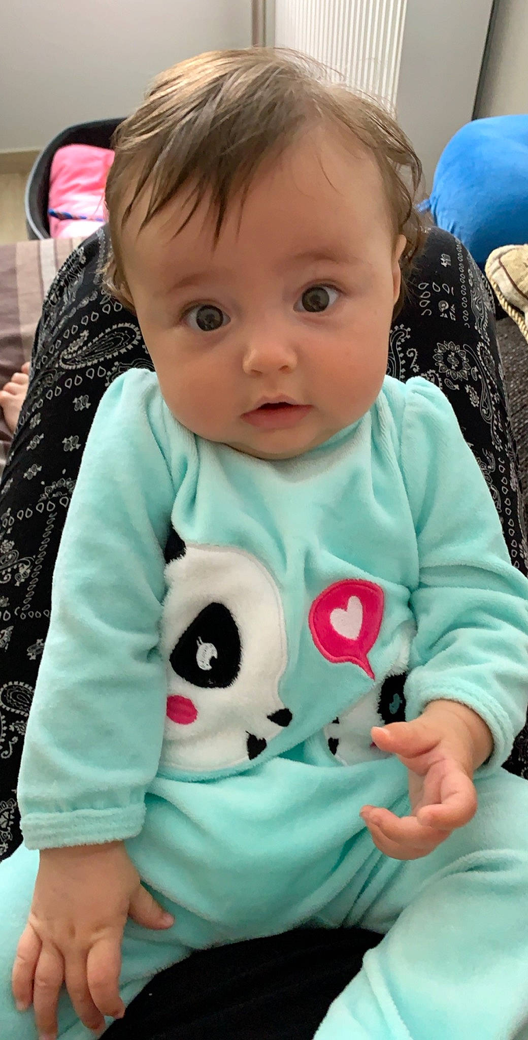 Chloé a rejoint le concours — aidez-le/la à gagner de superbes lots ! baby, baby_products, baby_toddler_clothing, cheek, child, person, play, product, skin, toddler