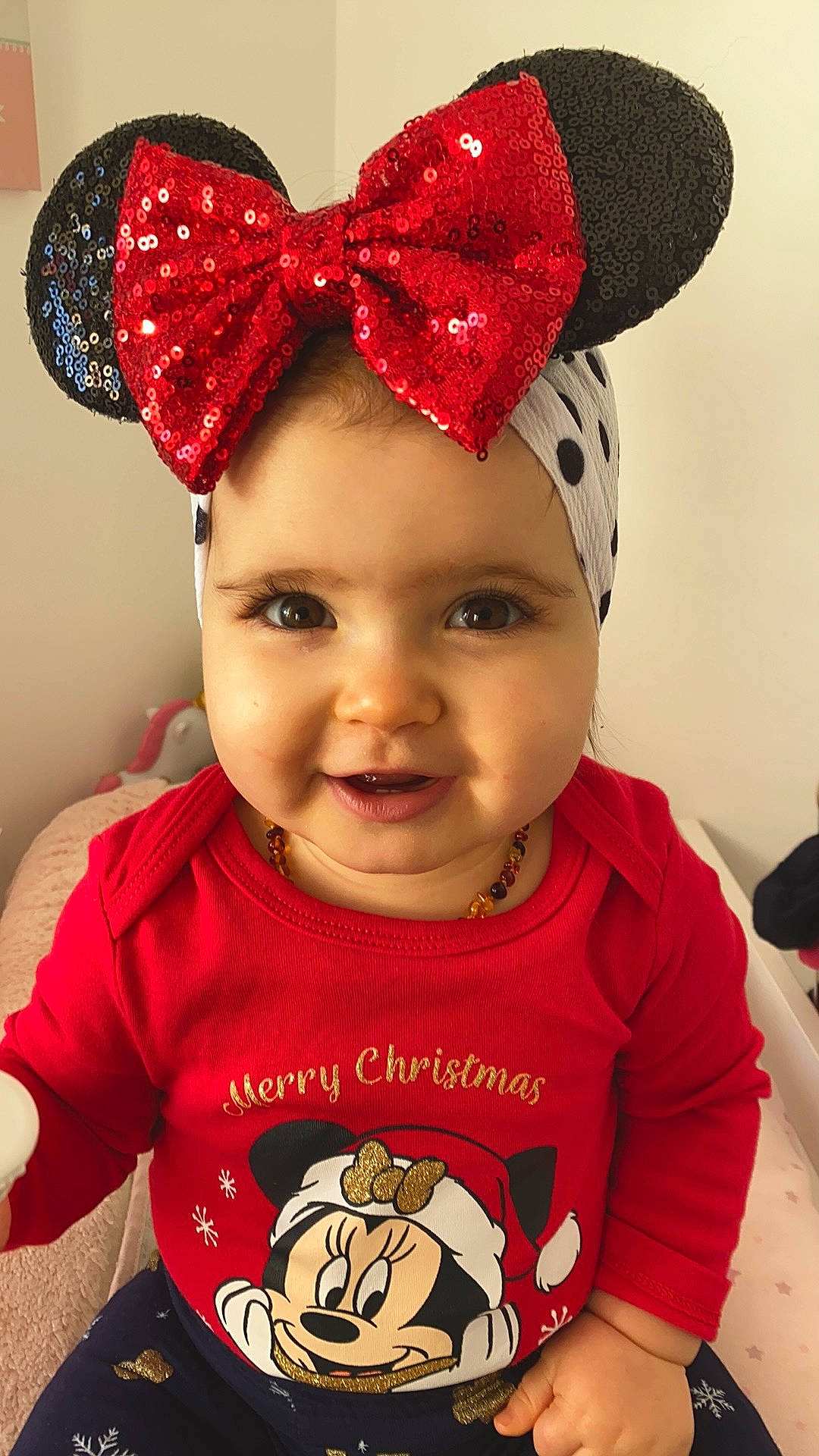 Louna participe au concours pour gagner de l'argent avec cette photo : baby, baby_toddler_clothing, cap, cheek, chin, clothing, cool, costume_hat, facial_expression, happy, headgear, headwear, lip, organ, person, photograph, pink, red, sleeve, smile