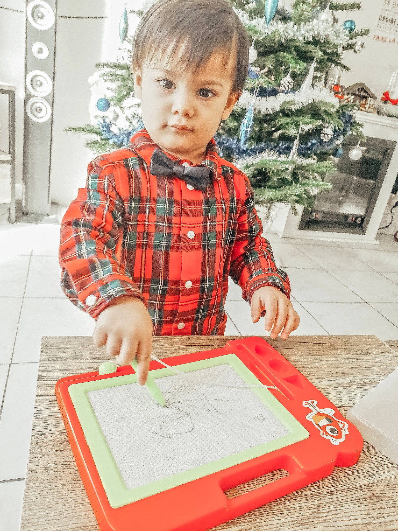 Owen a rejoint le concours — aidez-le/la à gagner de superbes lots ! child, christmas, christmas_decoration, christmas_eve, christmas_ornament, christmas_tree, design, holiday, holiday_ornament, home, nose, ornament, pattern, person, plaid, play, red, tartan, toddler