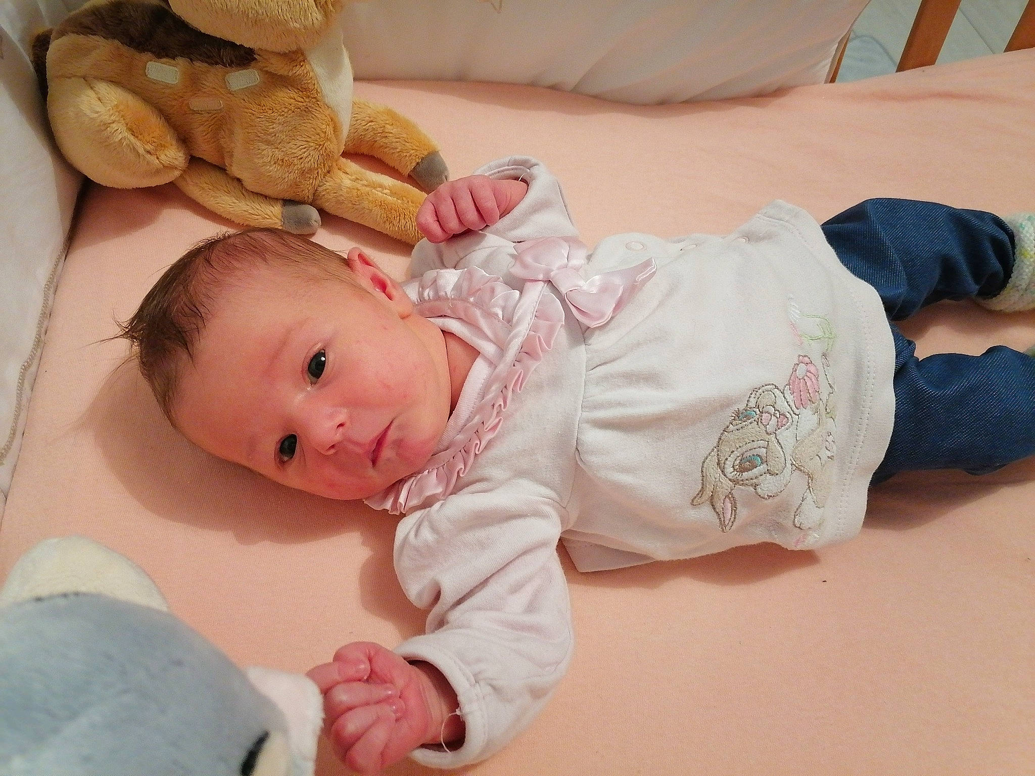 Rose participe au concours pour gagner de l'argent avec cette photo : baby, baby_products, baby_sleeping, baby_toddler_clothing, bed, bedtime, cheek, child, comfort, eye, flooring, linens, person, room, sitting, skin, sleeve, stuffed_toy, toddler, toy