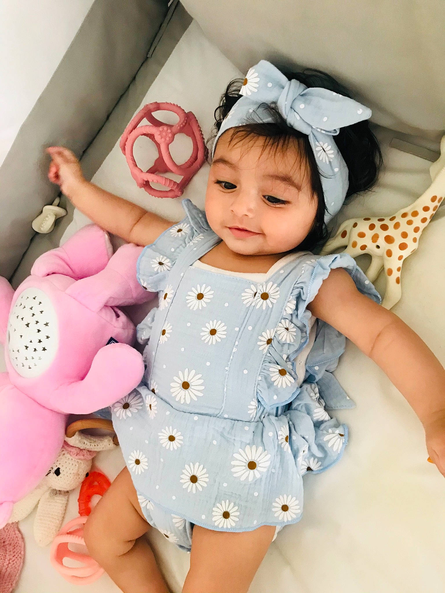 Allycia a rejoint le concours — aidez-le/la à gagner de superbes lots ! baby_toddler_clothing, beauty, child, dress, eye, happy, headpiece, human_leg, leg, magenta, pattern, person, pink, product, purple, skin, sleeve, smile, textile, thigh