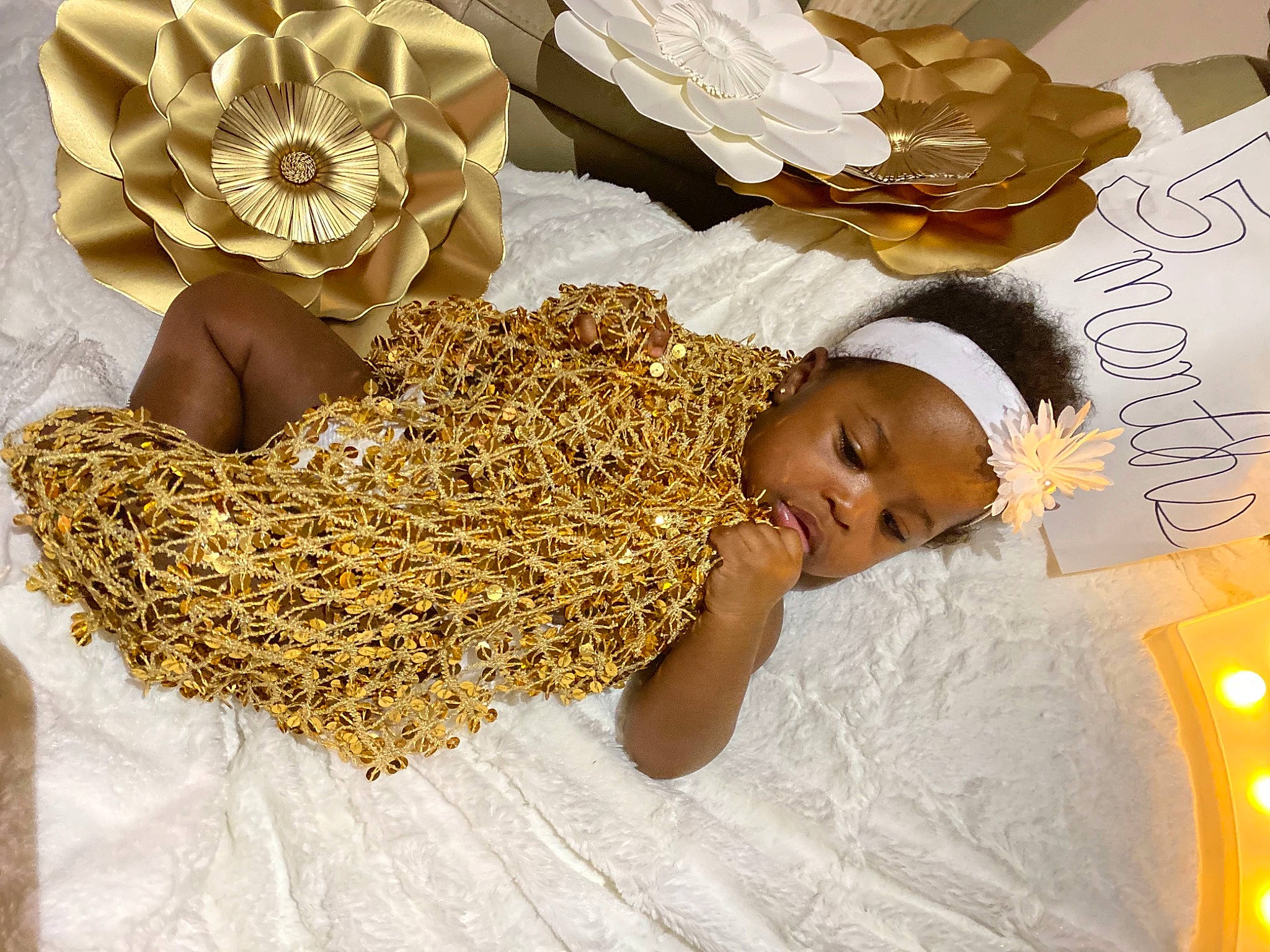 Isabelle is registered to the contest to win money with this photo: baby, baby_toddler_clothing, basket, child, comfort, cuisine, event, happy, home_accessories, ingredient, linens, pattern, people_in_nature, person, snack, textile, toddler, white