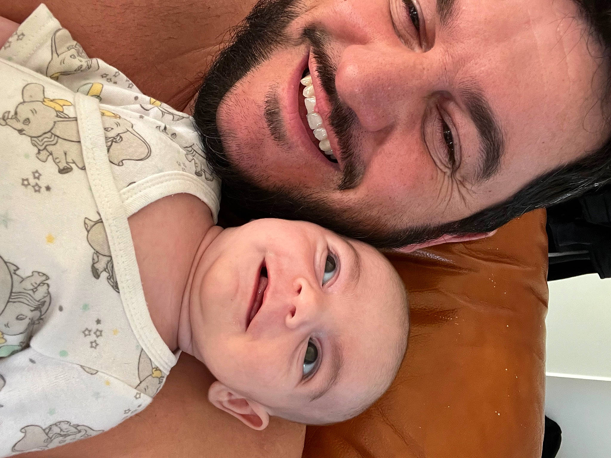 Aaron participe au concours pour gagner de l'argent avec cette photo : cheek, chest, chin, comfort, eyebrow, eyelash, forehead, fun, gesture, hair, happy, human_body, jaw, joy, lip, mouth, neck, nose, person, skin