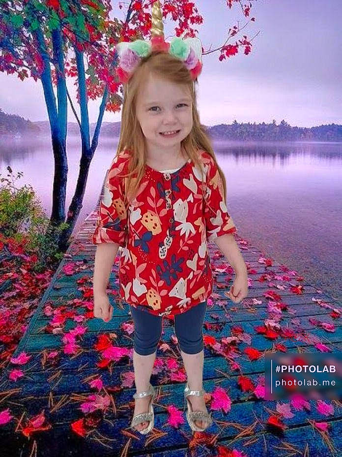 Elyana a rejoint le concours — aidez-le/la à gagner de superbes lots ! dress, eye, fashion, flash_photography, flower, happy, joy, leaf, lighting, nature, organ, people_in_nature, person, petal, photograph, plant, purple, sky, sleeve, smile