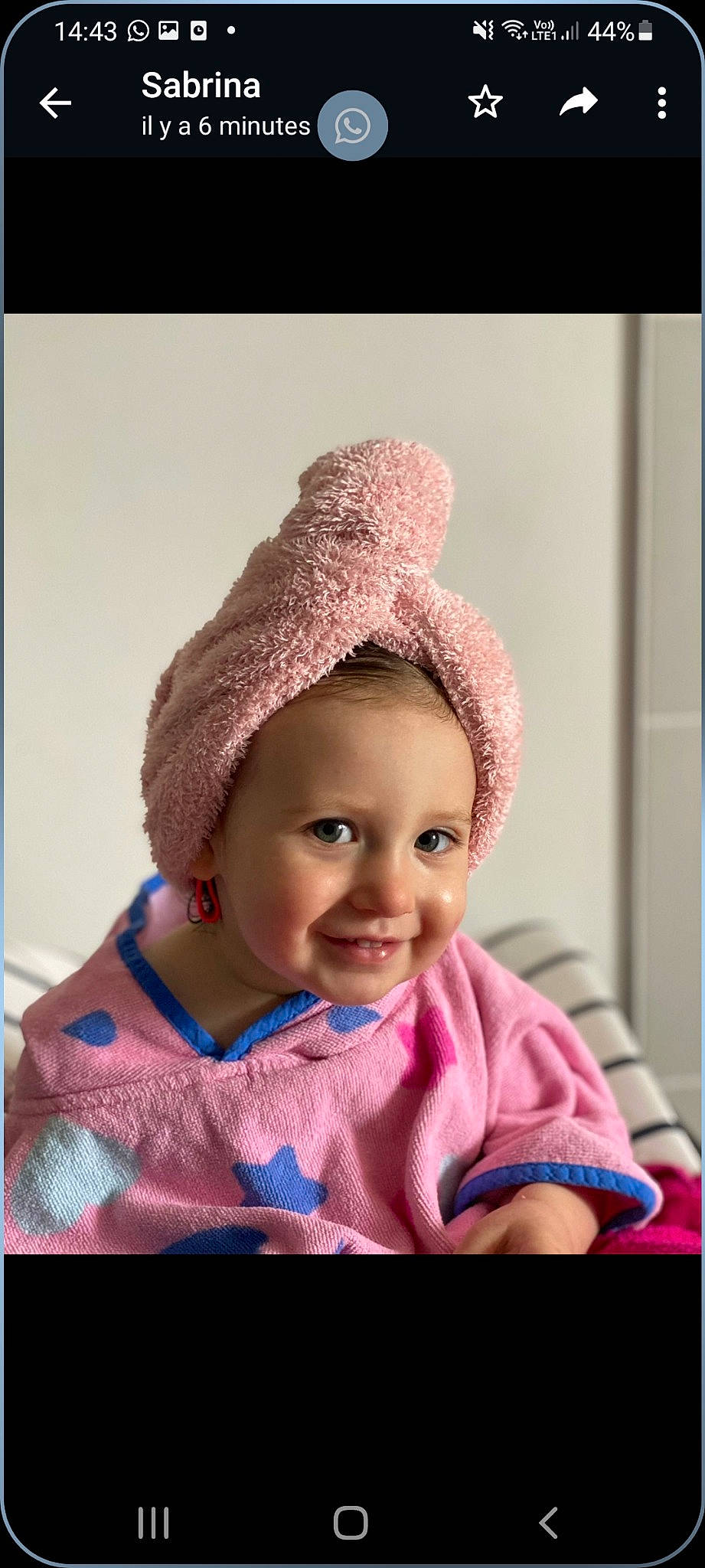Alice participe au concours pour gagner de l'argent avec cette photo : baby, beauty, cap, cheek, chin, face, happy, headgear, joy, knit_cap, lip, magenta, person, photograph, pink, product, purple, smile, snapshot, textile