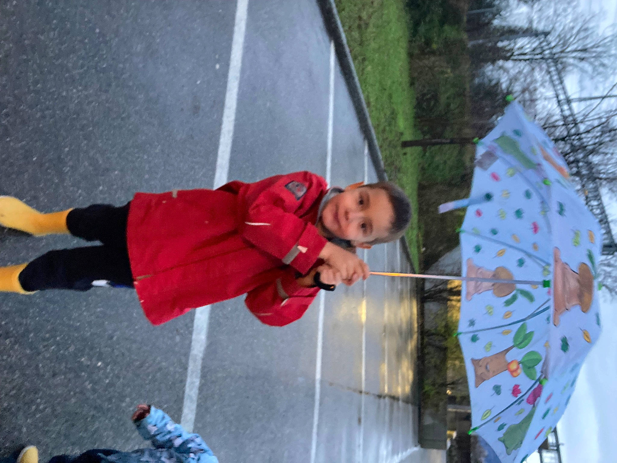 Cylian a rejoint le concours — aidez-le/la à gagner de superbes lots ! adventure, asphalt, child, event, extreme_sport, fun, leisure, pedestrian, person, play, recreation, rope, sidewalk, sky, sport_climbing, toddler, tree, winter