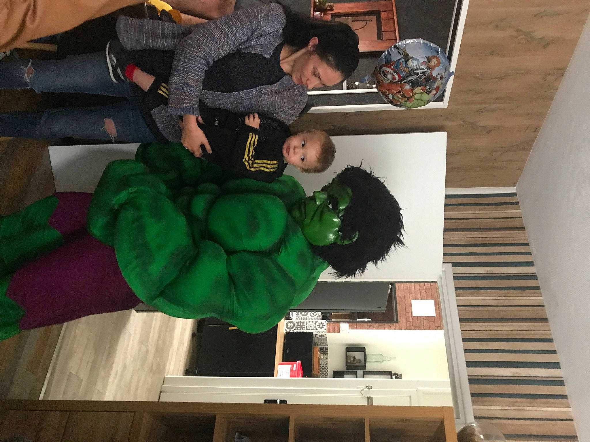 Giuliano a rejoint le concours — aidez-le/la à gagner de superbes lots ! arm, event, fun, fur, house, machine, person, photograph, room, shelving, snapshot, stairs, suit