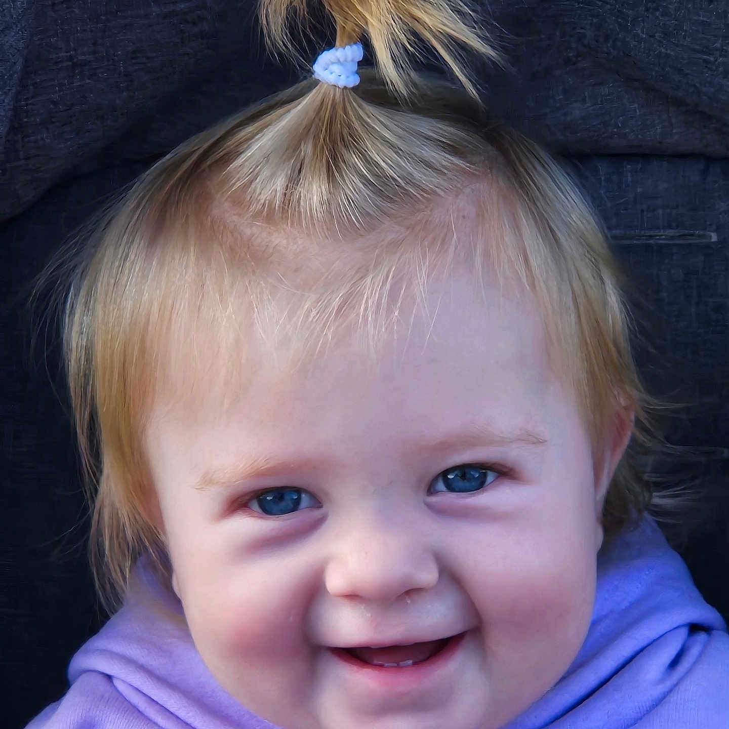 Kenza participe au concours pour gagner de l'argent avec cette photo : accessories, baby, babylaughing, blonde, bodypart, clothing, coat, face, hair, happy, head, jacket, laughing, mouth, person, photography, ponytail, portrait, smile, teeth