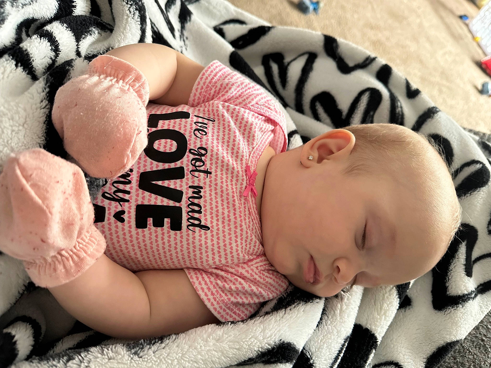 Elaina is registered to the contest to win money with this photo: arm, baby, baby_toddler_clothing, cheek, child, comfort, eye, eyelash, facial_expression, finger, hand, happy, headgear, human_body, nail, person, skin, thigh, toddler, tree