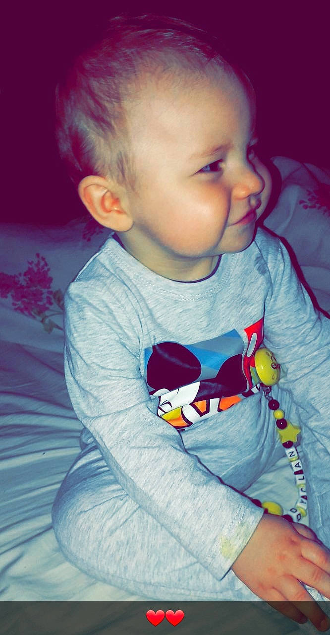 Dyclan a rejoint le concours — aidez-le/la à gagner de superbes lots ! arm, baby, baby_products, cheek, child, chin, eye, face, forehead, head, lip, mouth, nose, person, play, product, skin, sleeve, smile, t_shirt