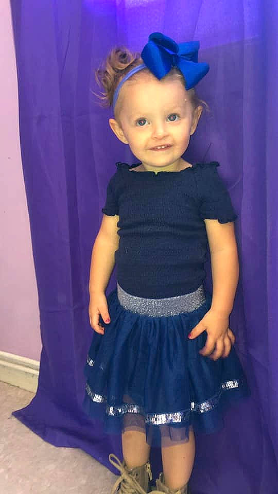 Djulia a rejoint le concours — aidez-le/la à gagner de superbes lots ! baby_toddler_clothing, blue, child, clothing, costume, dress, electric_blue, person, purple, toddler