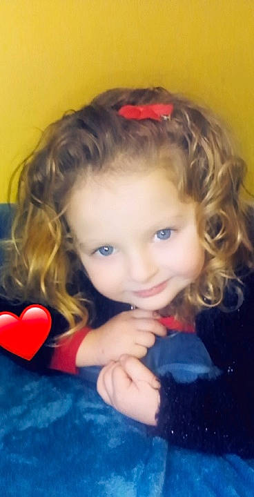 Djulia a rejoint le concours — aidez-le/la à gagner de superbes lots ! cheek, chin, eye, eyebrow, eyelash, facial_expression, flash_photography, hair, hairstyle, happy, head, iris, joy, lip, mouth, nose, organ, person, photograph, skin