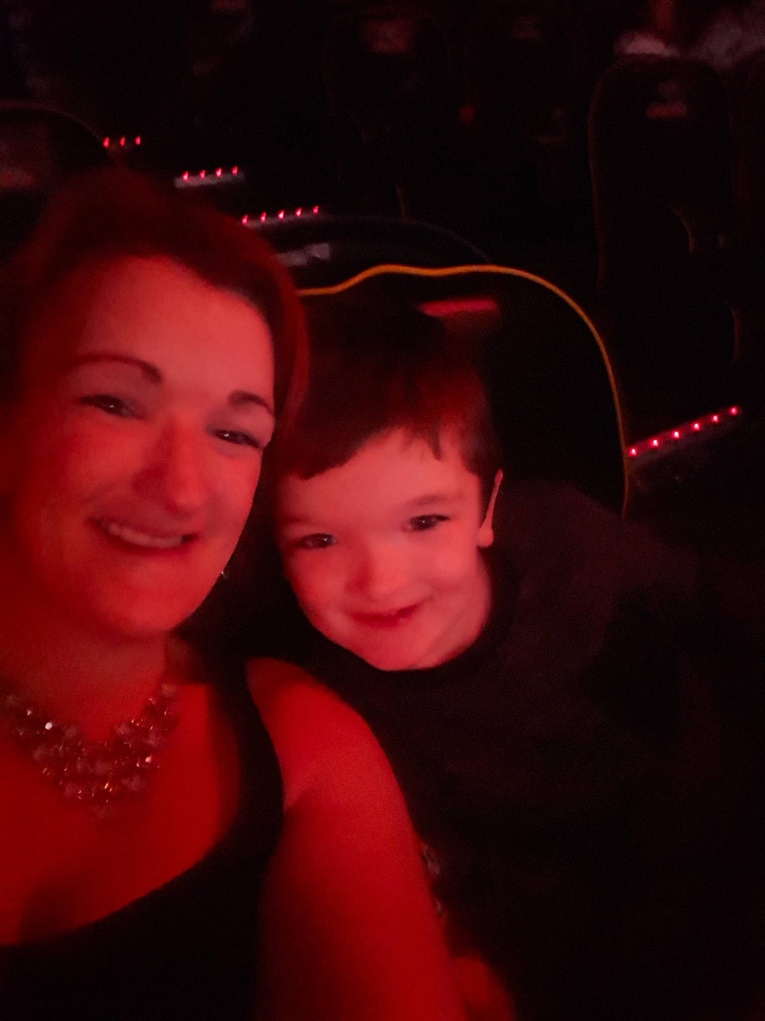 Billy a rejoint le concours — aidez-le/la à gagner de superbes lots ! child, darkness, emotion, event, face, fun, girl, human_body, joy, lady, laughter, light, midnight, night, nose, person, red, skin, smile, snapshot