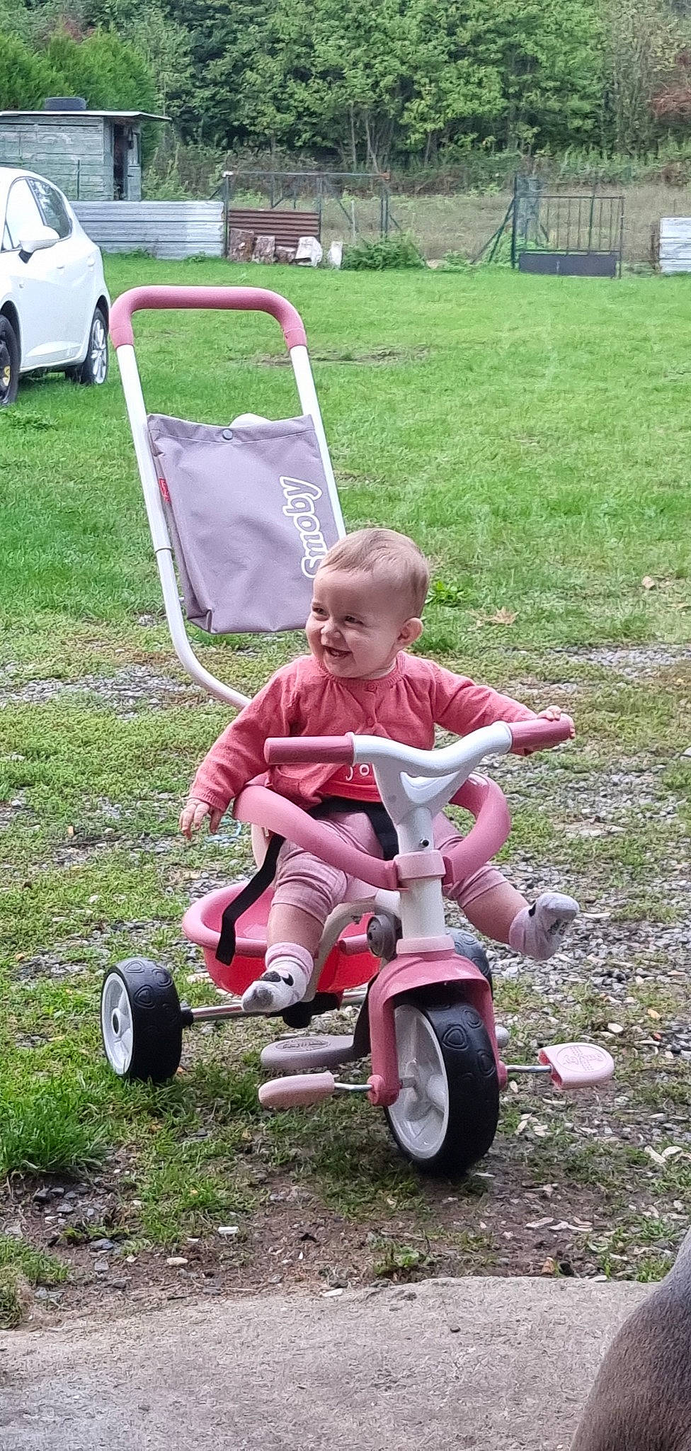 Camélya participe au concours pour gagner de l'argent avec cette photo : automotive_tire, automotive_wheel_system, baby_toddler_clothing, bicycle, child, fun, grass, joy, lawn, leisure, magenta, person, plant, recreation, riding_toy, rolling, sitting, tire, toddler, tread