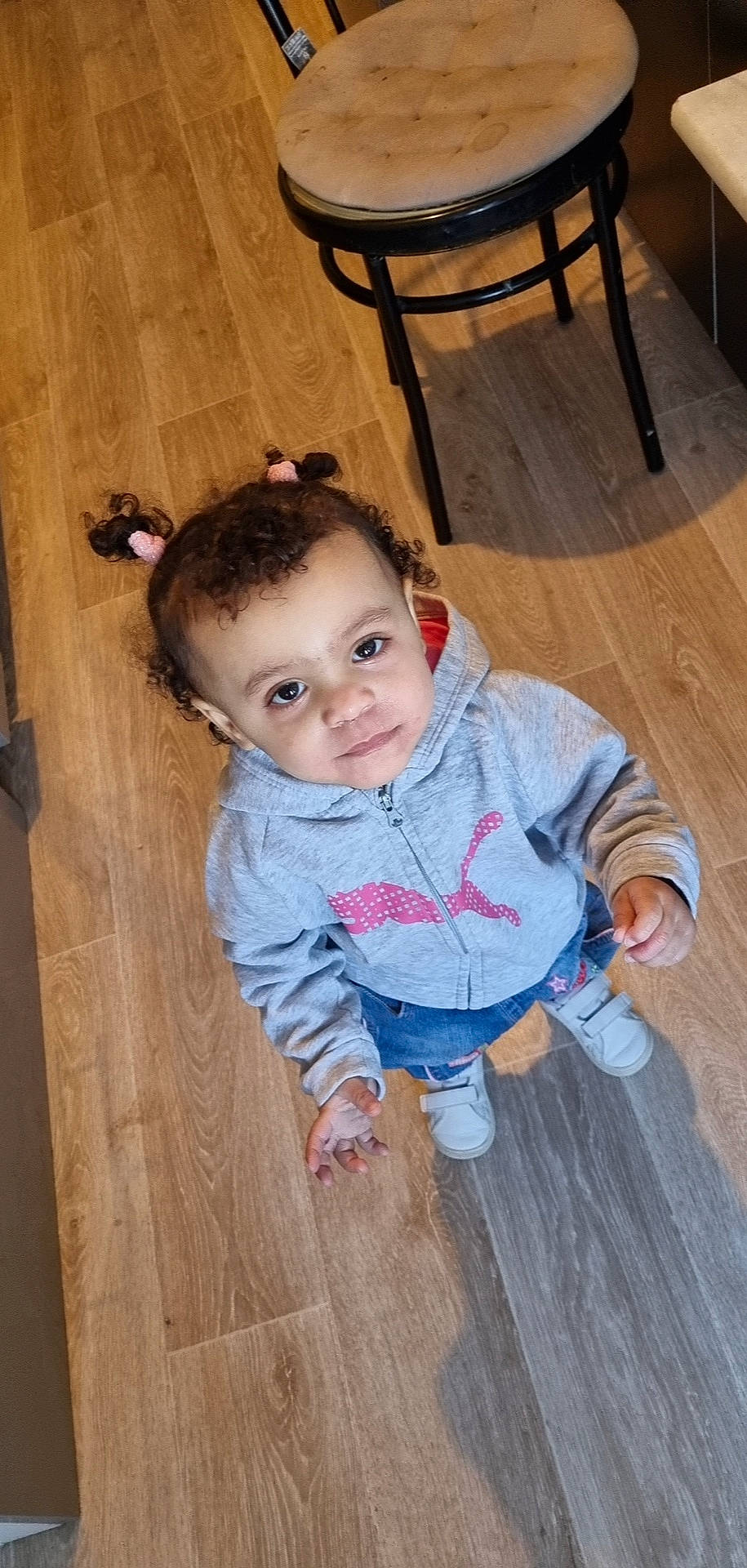 Kelyana participe au concours pour gagner de l'argent avec cette photo : baby, baby_toddler_clothing, brown, cheek, child, floor, flooring, fun, happy, hardwood, iris, laminate_flooring, nose, person, skin, sleeve, toddler, varnish, wood, wood_flooring