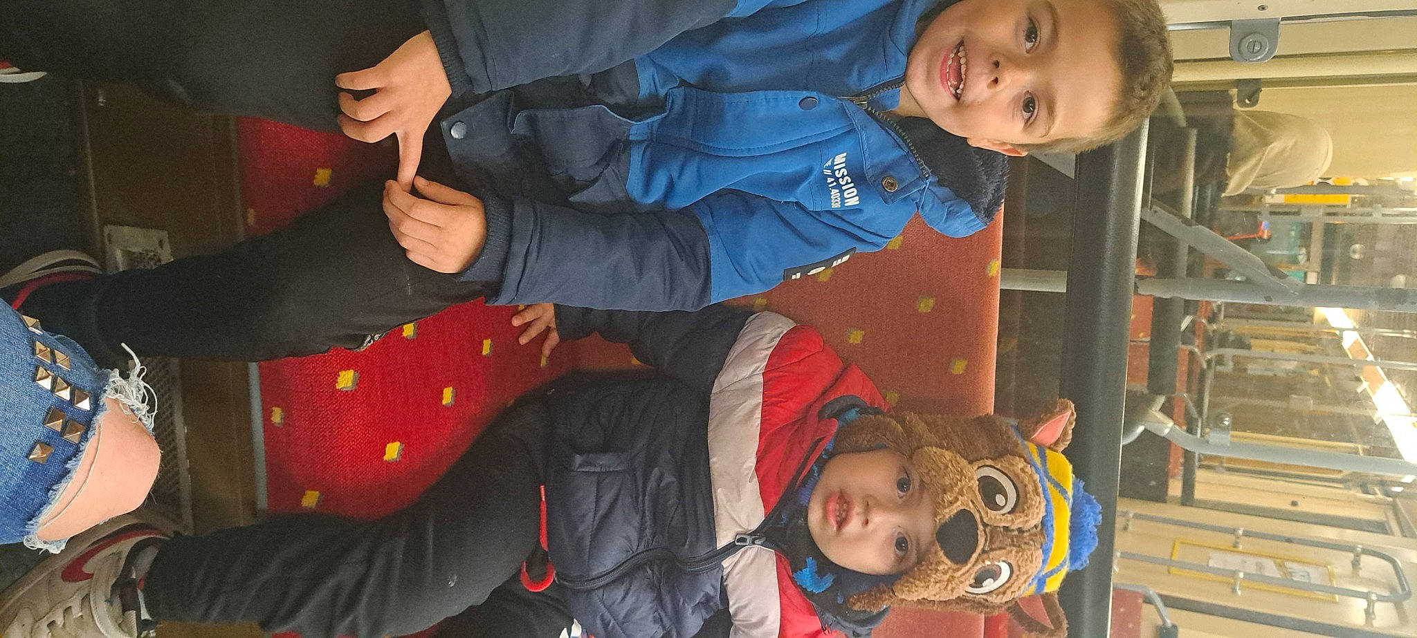 Elijah participe au concours pour gagner de l'argent avec cette photo : black, child, clothing, face, fun, gesture, head, headwear, human, human_body, jacket, joy, orange, organ, outerwear, person, photograph, product, red, smile