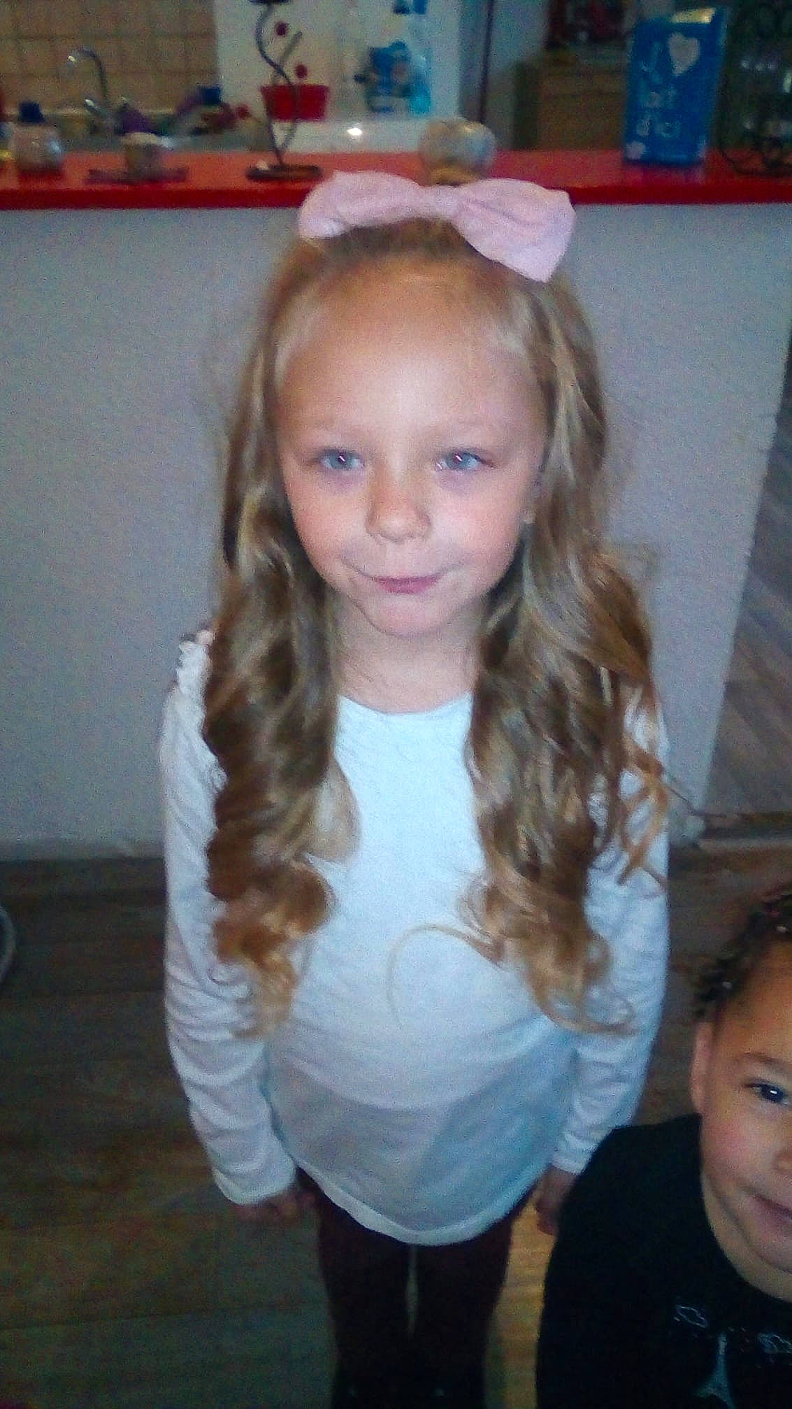 Jade a rejoint le concours — aidez-le/la à gagner de superbes lots ! blond, cheek, child, chin, day, eye, eyebrow, face, forehead, fun, girl, hair, hair_accessory, hair_coloring, hairstyle, head, human_hair_color, long_hair, person, skin