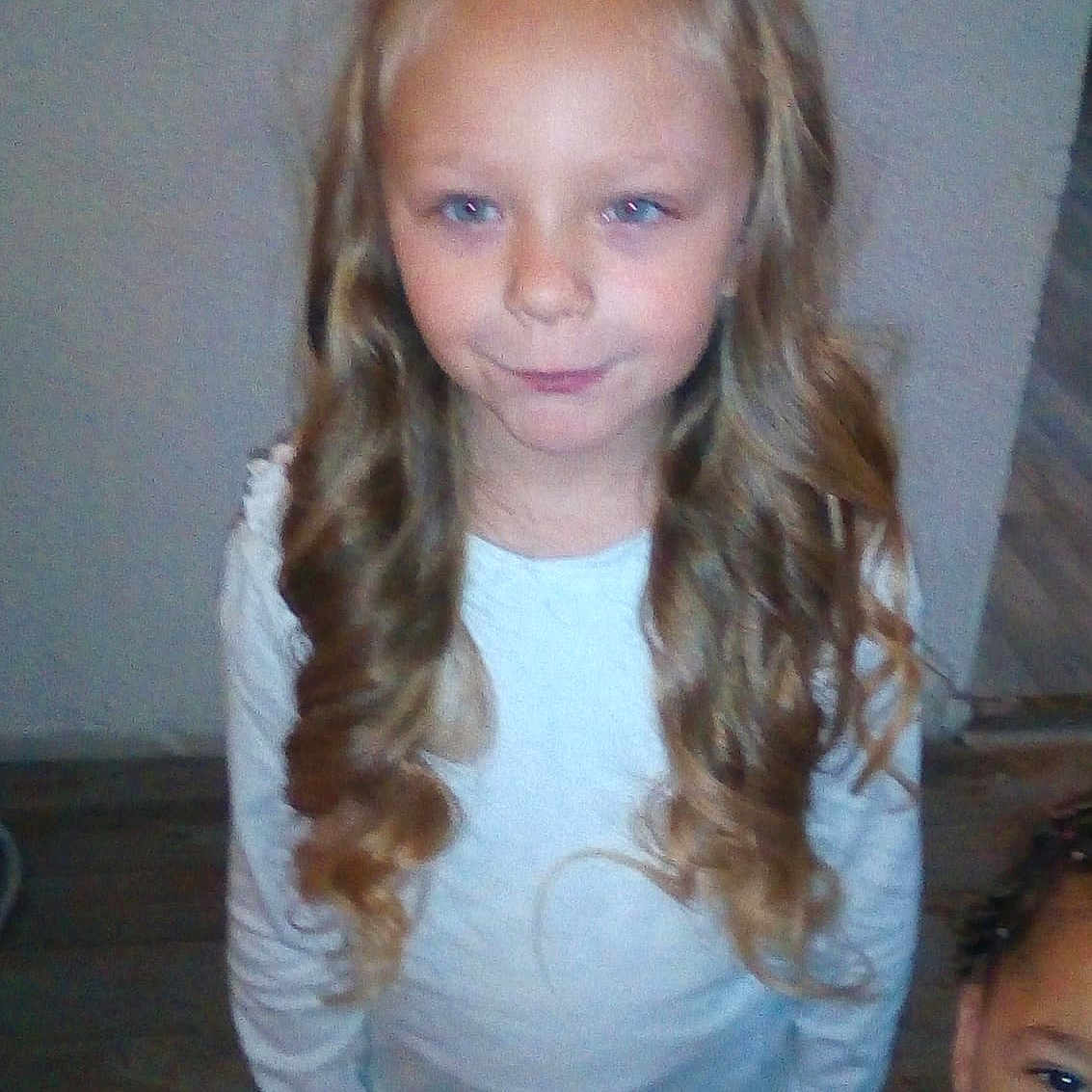 Jade a rejoint le concours — aidez-le/la à gagner de superbes lots ! blond, cheek, child, chin, day, eye, eyebrow, face, forehead, fun, girl, hair, hair_accessory, hair_coloring, hairstyle, head, human_hair_color, long_hair, person, skin