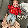 Luna a rejoint le concours — aidez-le/la à gagner de superbes lots ! baby, child, infant, pacifier, pacifier_clip, pigtails, red_jacket, heart_pattern, jeans, blanket, sofa, couch, living_room, cute, portrait, feet, toy_chain, fabric, relaxed, homestyle