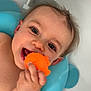 Maddy a rejoint le concours — aidez-le/la à gagner de superbes lots ! baby, bath, toy, orange_toy, blue_seat, water, turtle_toy, child, smiling, happy, skin, hand, face, head, indoor, closeup, playful, bathroom, infant, cute