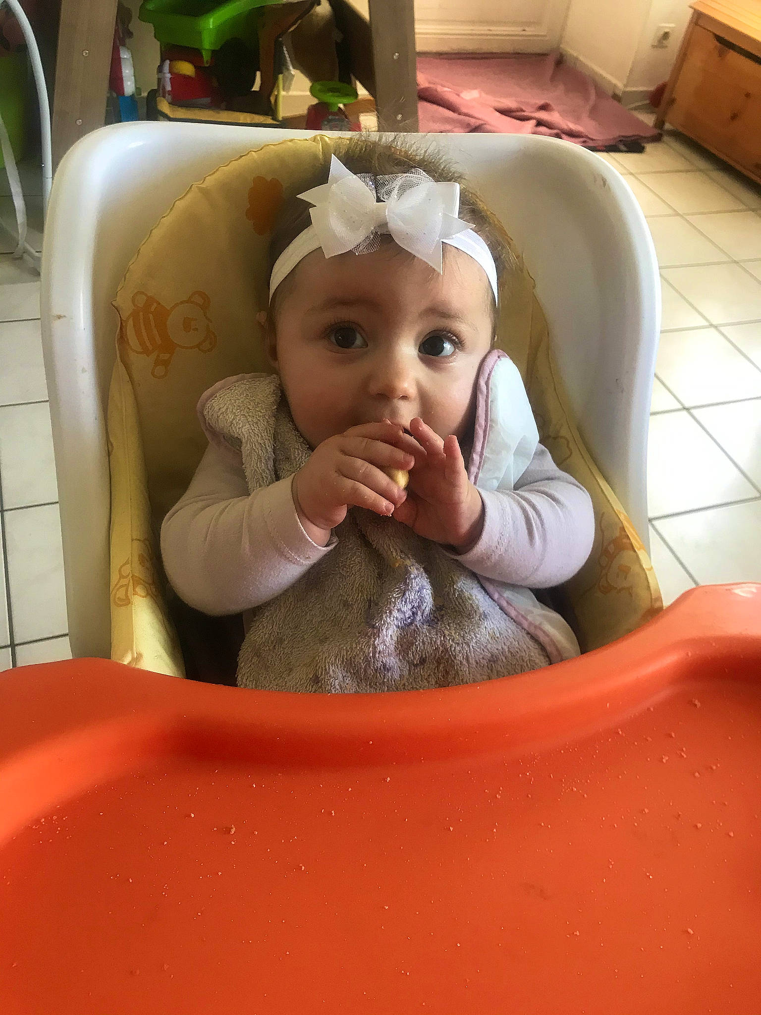 Suzy a rejoint le concours — aidez-le/la à gagner de superbes lots ! baby, baby_products, baby_toddler_clothing, cabinetry, child, headwear, mouth, person, plastic, playground, tile, toddler