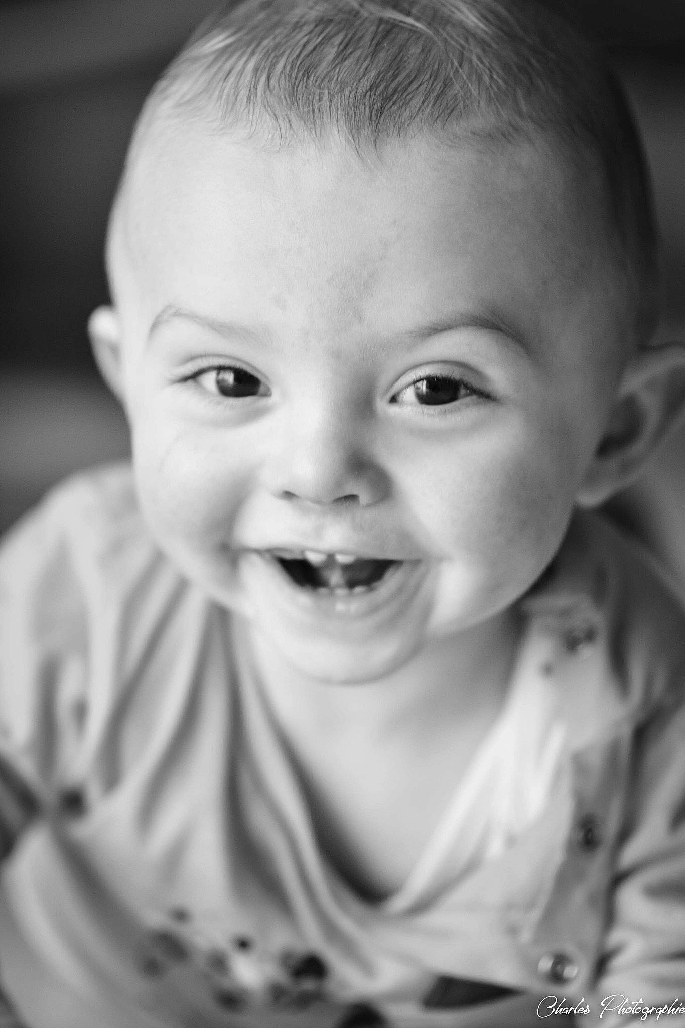 Jules participe au concours pour gagner de l'argent avec cette photo : baby, black, black_and_white, cheek, child, eye, face, facial_expression, head, joy, lip, monochrome, monochrome_photography, nose, people, person, photograph, portrait, skin, smile