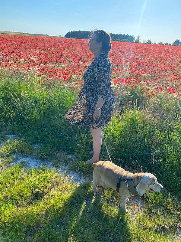 Gabie participe au concours pour gagner de l'argent avec cette photo : agriculture, carnivore, companion_dog, dog, dog_breed, dress, ecoregion, fawn, flower, grass, grass_family, grassland, happy, landscape, meadow, natural_landscape, people_in_nature, plain, plant, sky