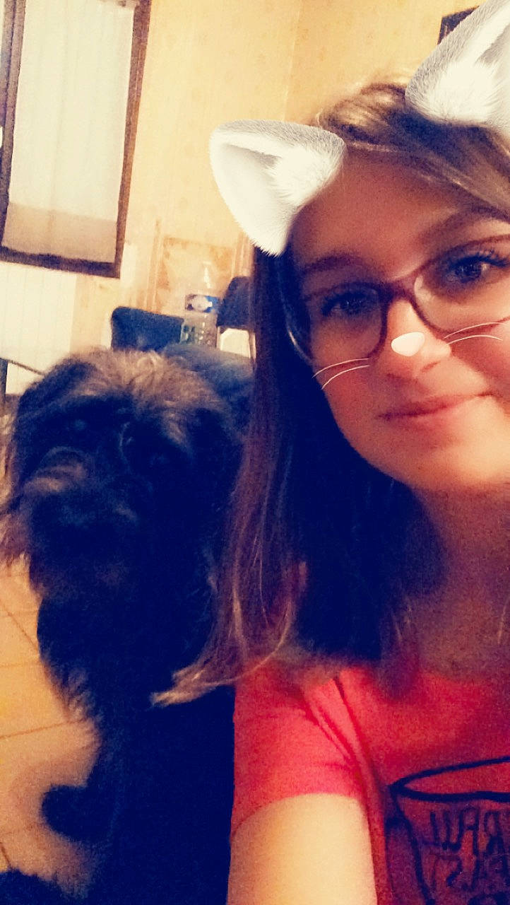 Evy a rejoint le concours — aidez-le/la à gagner de superbes lots ! black_hair, blond, brown_hair, cheek, cool, ear, eye, eyewear, girl, glasses, hair, hairstyle, head, human_hair_color, lip, long_hair, nose, person, selfie, sunglasses