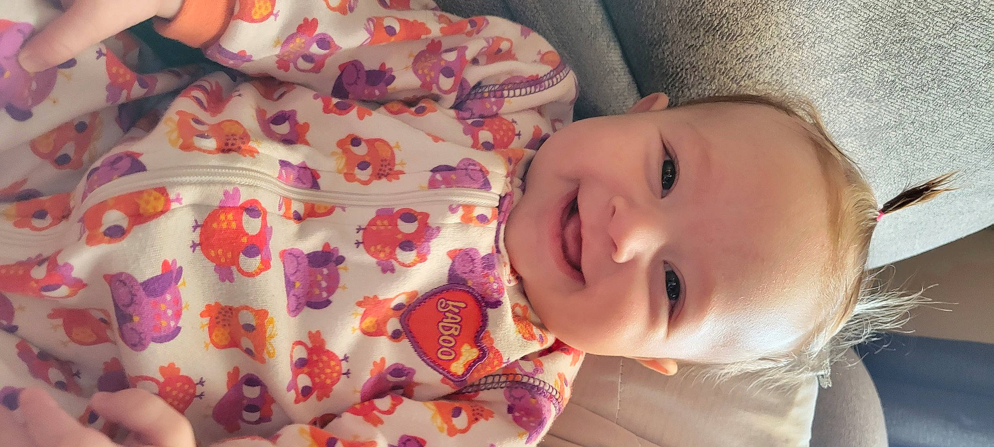 Leyla a rejoint le concours — aidez-le/la à gagner de superbes lots ! baby, cheek, clothing, eyelash, face, human_body, joy, lip, mammal, mouth, neck, nose, orange, organ, person, pink, plant, purple, skin, smile