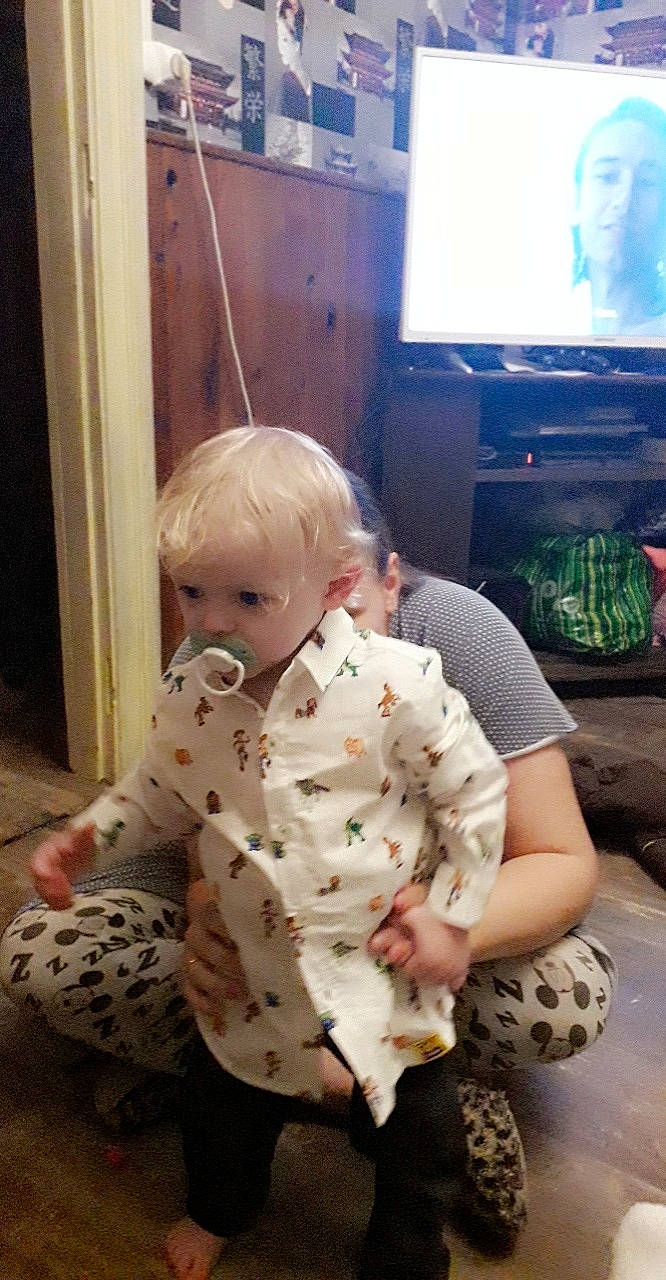 Kayden participe au concours pour gagner de l'argent avec cette photo : baby, child, person, sitting, toddler