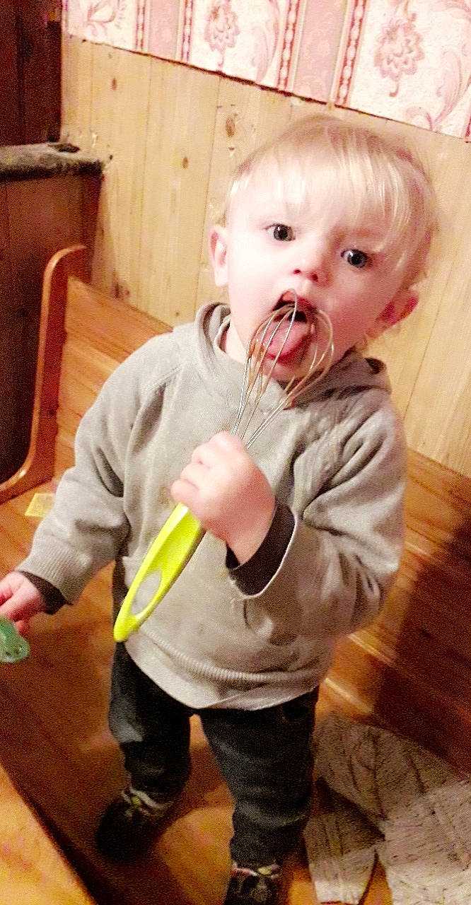 Kayden participe au concours pour gagner de l'argent avec cette photo : baby, child, mouth, nose, person, product, surprise, toddler