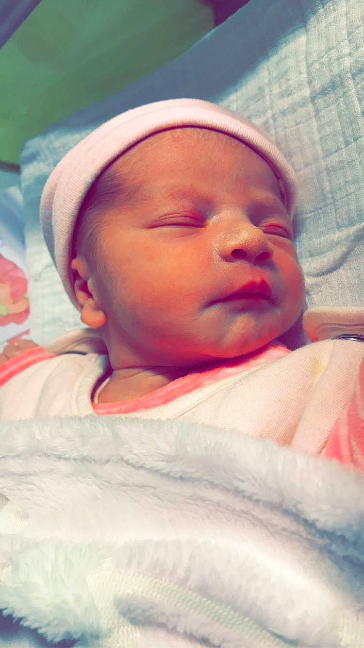 Ambre a rejoint le concours — aidez-le/la à gagner de superbes lots ! baby, baby_sleeping, bedtime, cap, cheek, child, chin, comfort, eyebrow, forehead, linens, lip, muscle, nap, nose, organ, person, photography, skin, sleep