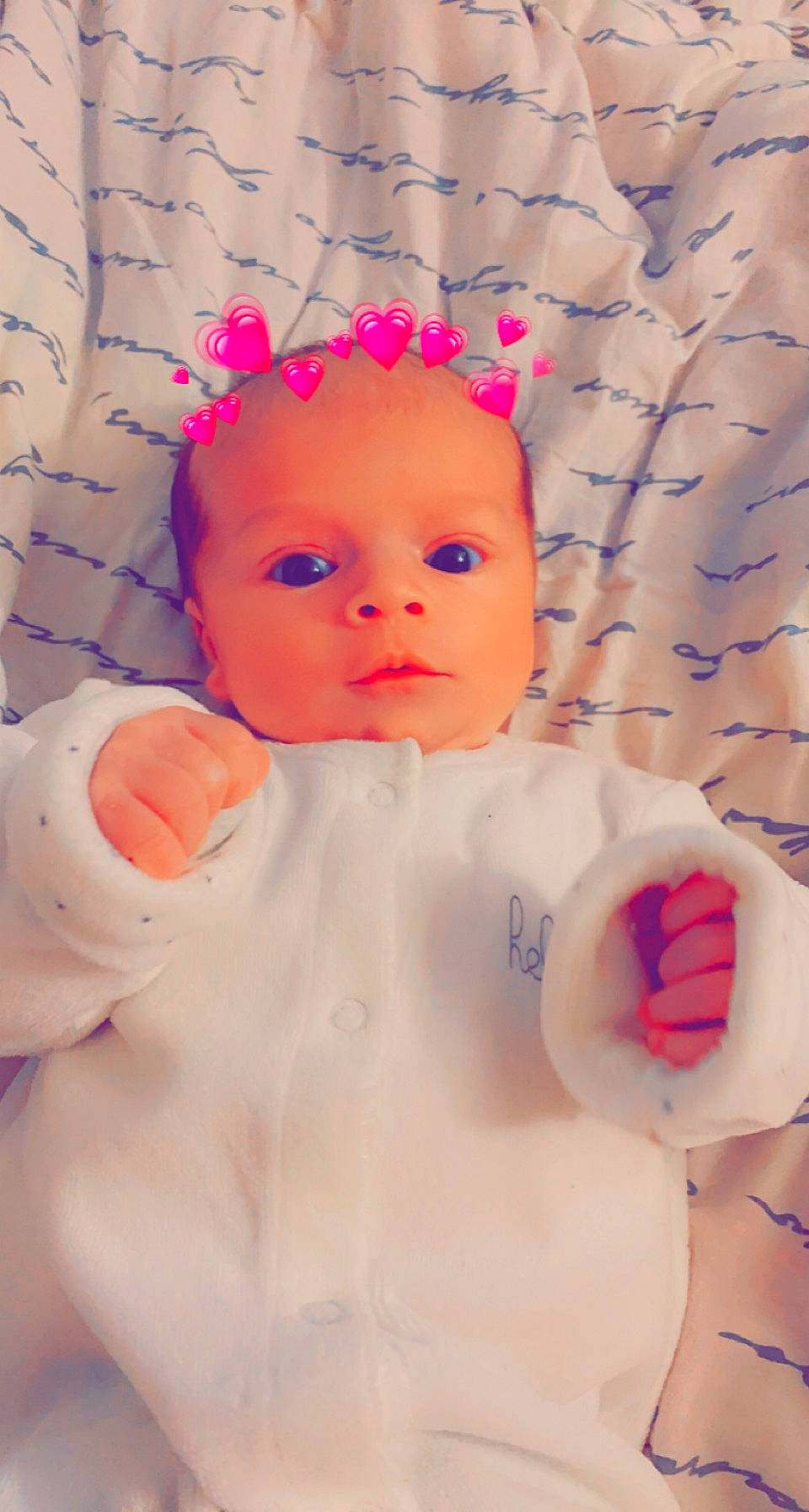 Ambre a rejoint le concours — aidez-le/la à gagner de superbes lots ! abdomen, baby, baby_products, baby_toddler_clothing, cheek, chest, creative_arts, hair_accessory, headpiece, peach, person, pink, stomach, trunk