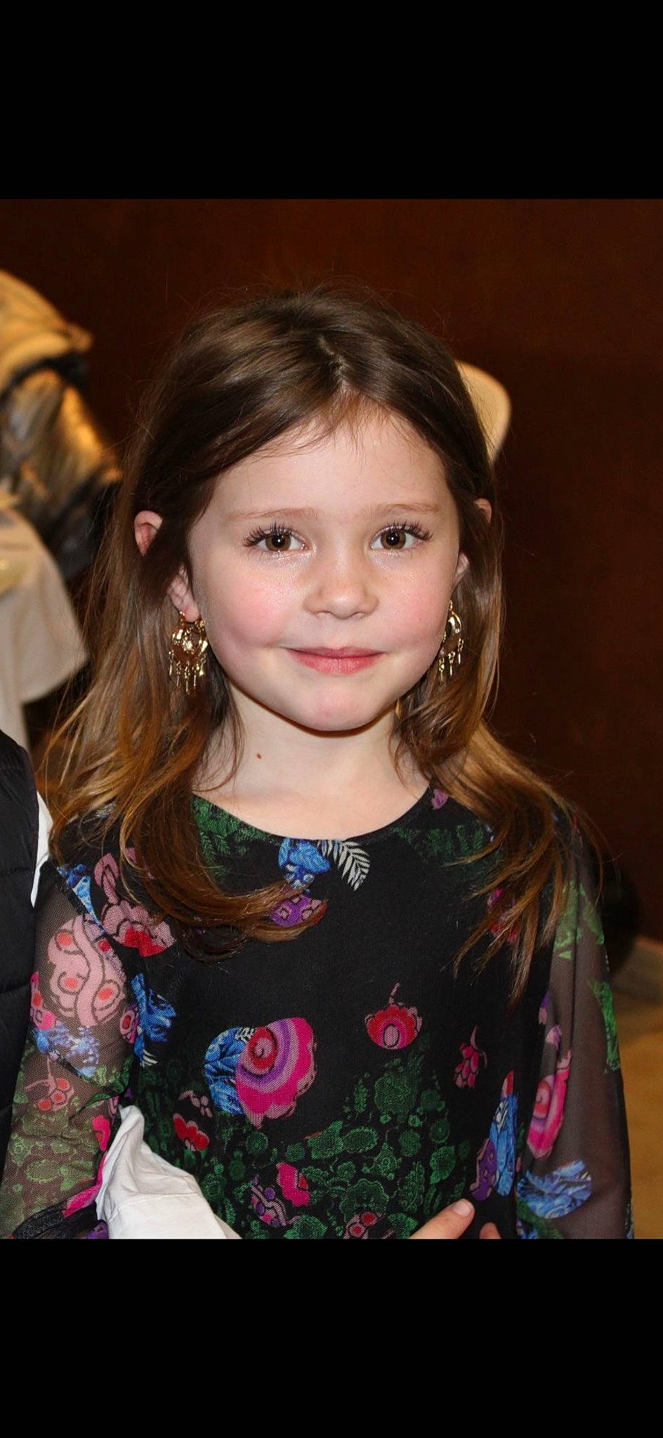 Nola a rejoint le concours — aidez-le/la à gagner de superbes lots ! bangs, black_hair, cheek, child, chin, eye, eyebrow, eyelash, flash_photography, forehead, hair, happy, iris, joy, lip, long_hair, makeover, nose, person, skin