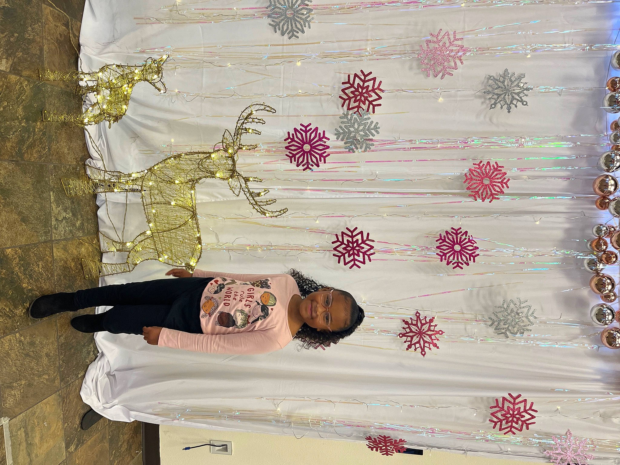 Avah is registered to the contest to win money with this photo: art, bedding, craft, creative_arts, floral_design, joy, linens, magenta, motif, needlework, pattern, pedicel, person, picture_frame, quilt, rectangle, room, stitch, tablecloth, textile