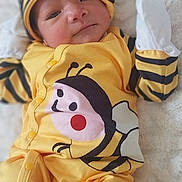 Timothé a rejoint le concours — aidez-le/la à gagner de superbes lots ! adorable, antennae, baby, bee, black, blanket, child, clothing, costume, cute, hood, infant, infantwear, lying_down, mittens, newborn, portrait, sleepwear, soft, yellow