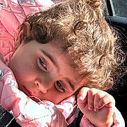 Inès a rejoint le concours — aidez-le/la à gagner de superbes lots ! accessories, baby, blonde, bodypart, car, car_interior, carseat, clothing, coat, face, finger, hair, hand, happy, head, jacket, person, photography, portrait, smile