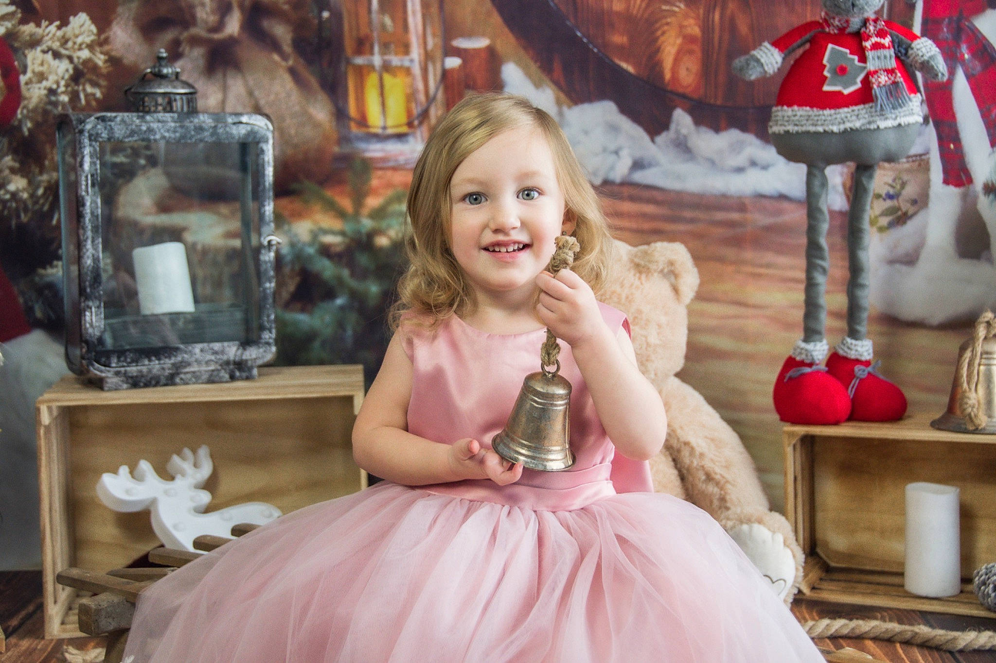 Myia a rejoint le concours — aidez-le/la à gagner de superbes lots ! beauty, dress, event, fashion, fashion_design, fun, hairstyle, happy, human, iris, joy, leisure, lighting, person, photograph, pink, smile, snapshot, textile, toddler