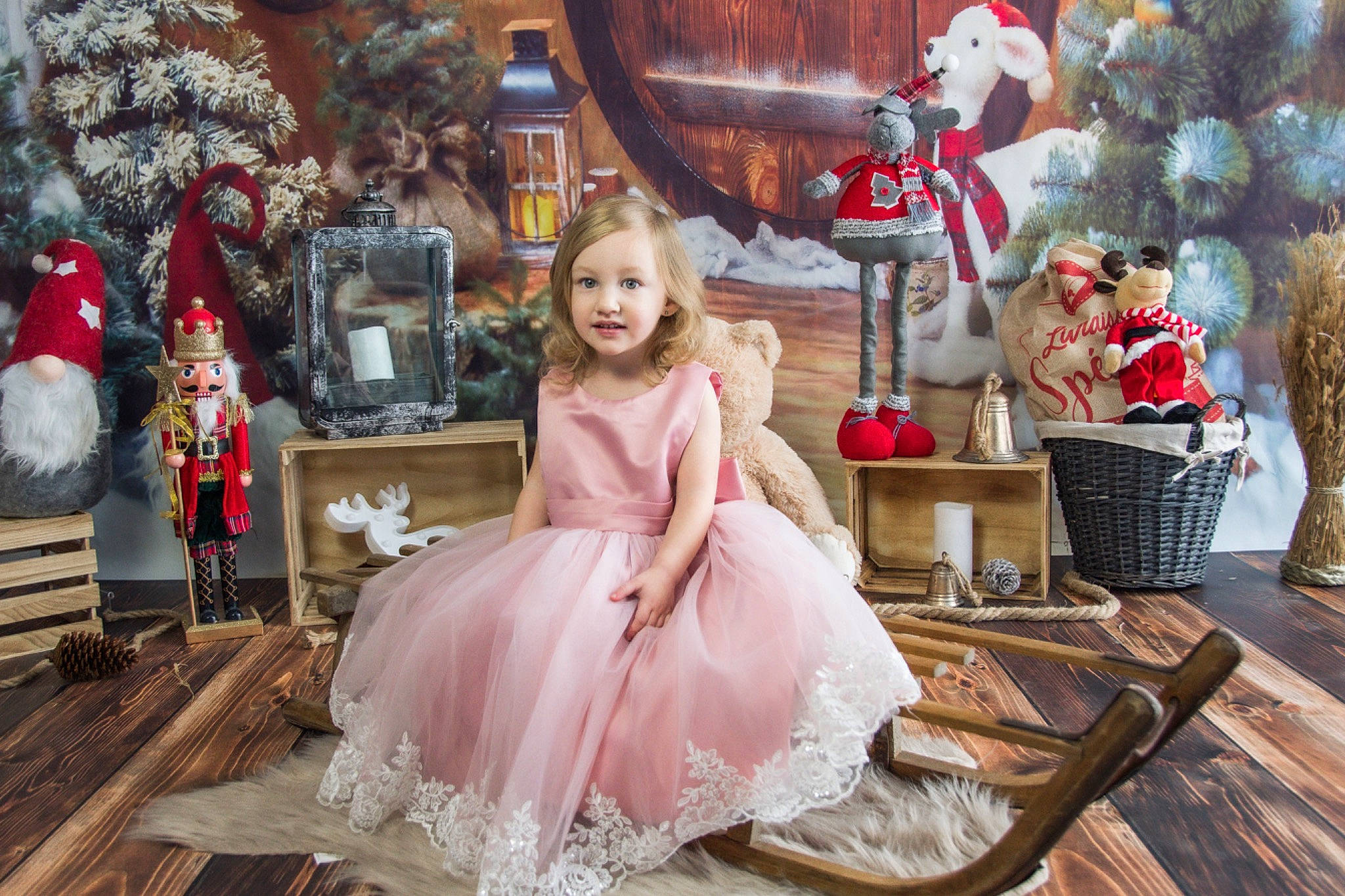 Myia participe au concours pour gagner de l'argent avec cette photo : barbie, christmas_decoration, christmas_ornament, costume_design, doll, dress, event, fashion, fashion_design, formal_wear, gown, magenta, person, pink, retail, ruffle, toy, tree, wheel, winter