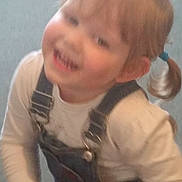 Rhia is registered to the contest to win money with this photo: