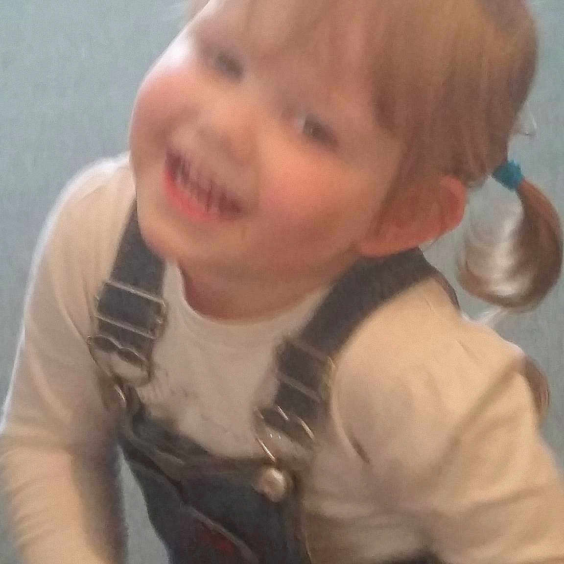 Rhia is registered to the contest to win money with this photo: