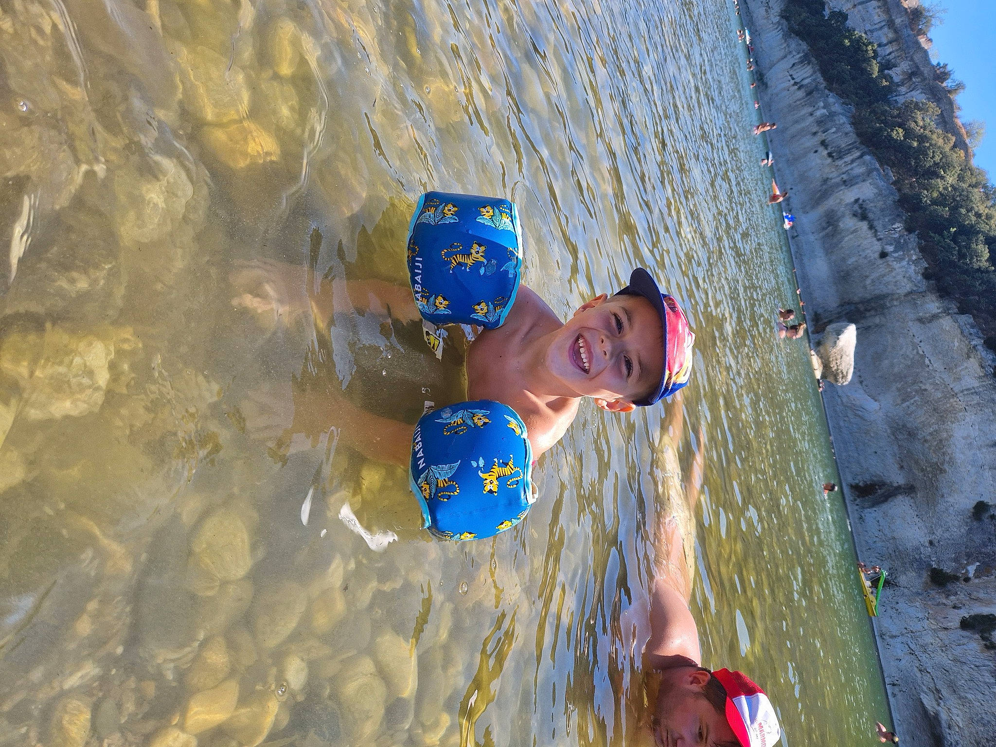 Aïden participe au concours pour gagner de l'argent avec cette photo : adventure, beach, body_of_water, coast, electric_blue, fun, geology, happy, headwear, joy, leisure, outdoor_recreation, people_in_nature, person, recreation, sand, sky, smile, sport_climbing, sunlight